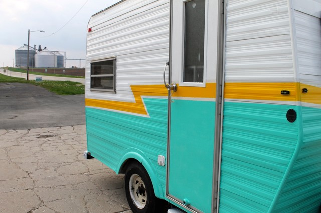 Vintage Caravan or Travel trailer - Midcentury - Exterior - Chicago