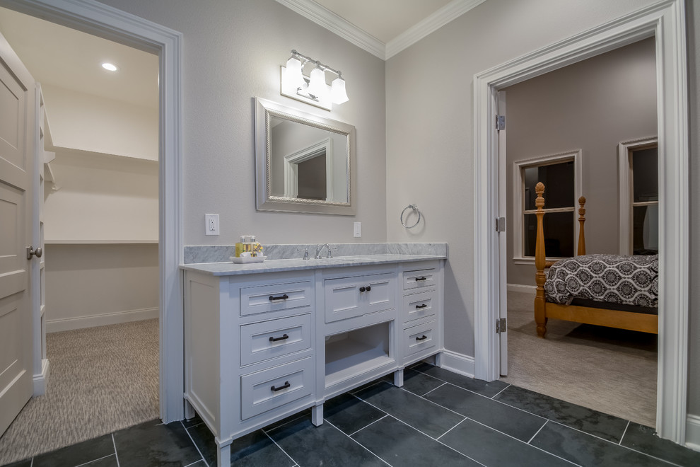 Home design - transitional home design idea