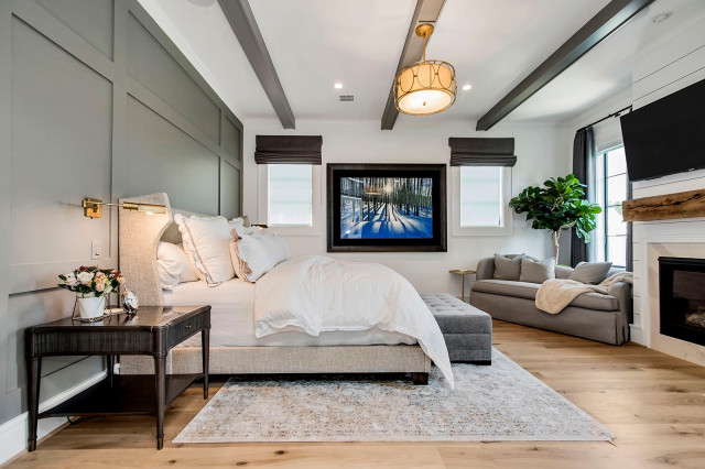 Bold Gold Black Modern Home On West 10th Klassisch Modern Schlafzimmer Houston Von L B Limited Company