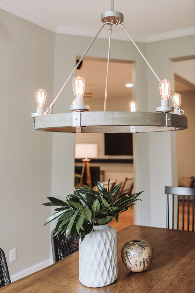 Home design - transitional home design idea in Austin
