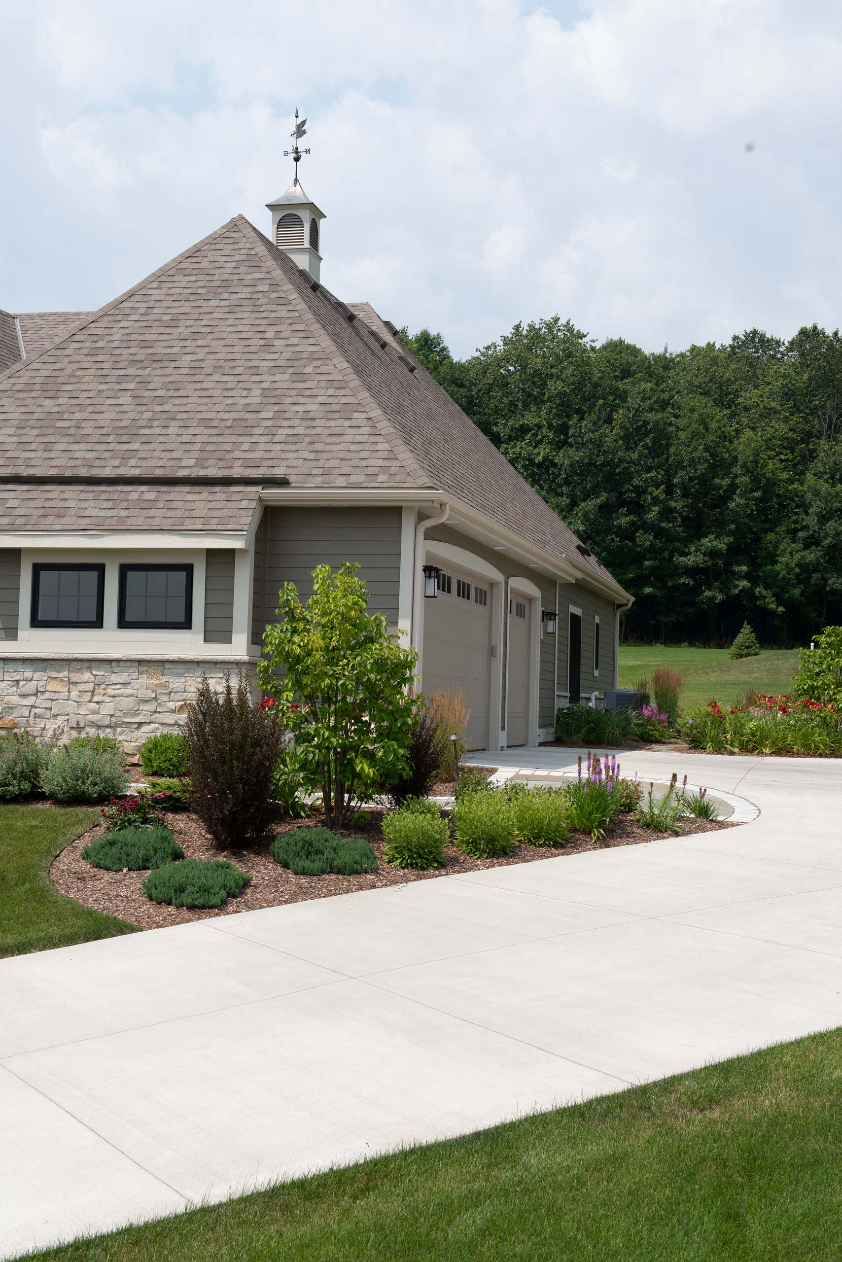 Transitional Drive Entrance - Mequon, WI