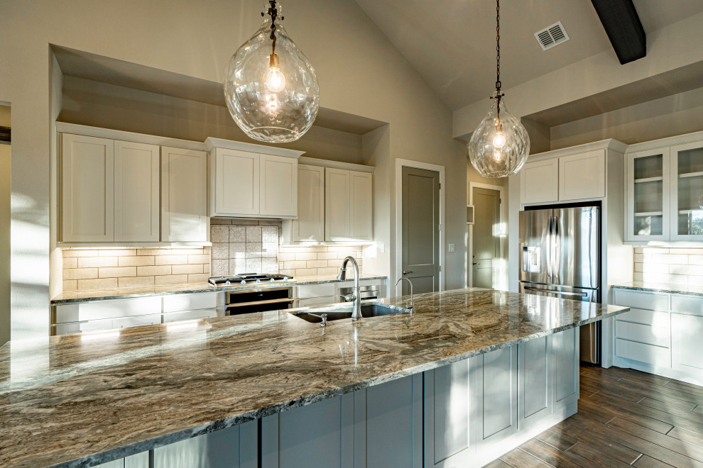 Example of a transitional kitchen design in Austin