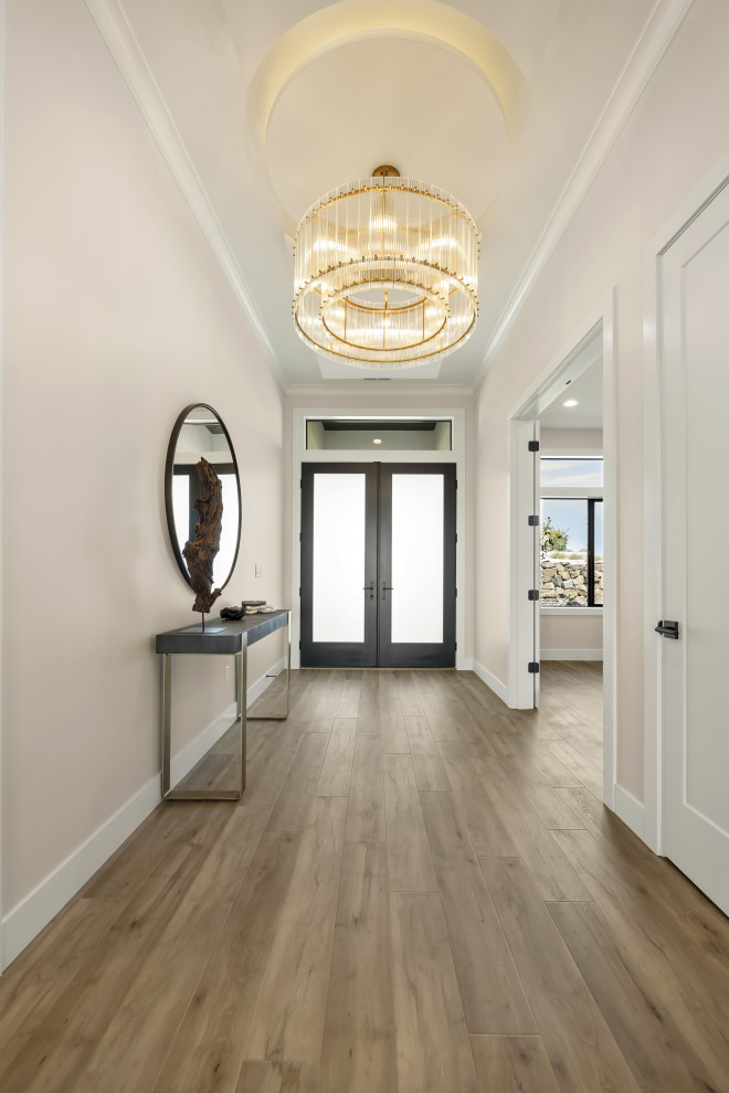Example of a transitional entryway design in Seattle