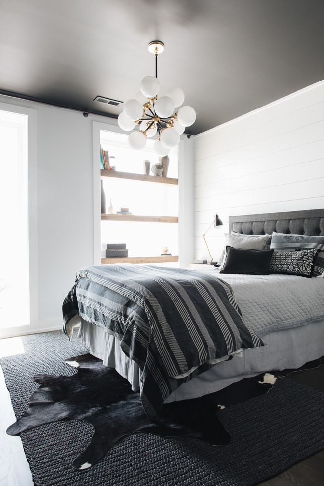 Inspiration for a transitional home design remodel in Chicago