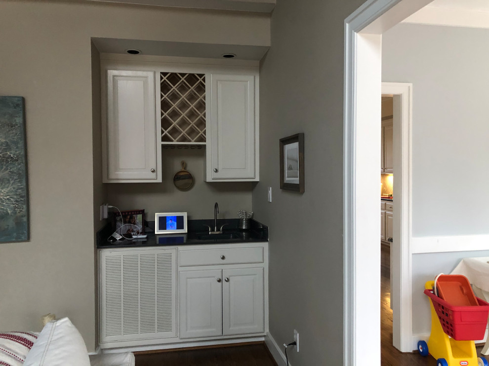 N. Raleigh Kitchen & Dining Area