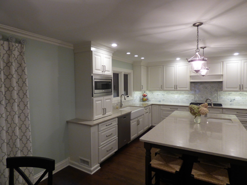 Large transitional kitchen photo in Chicago