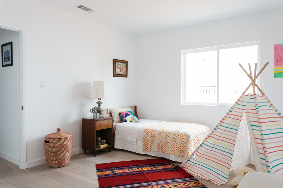 Inspiration for a contemporary gender-neutral kids' bedroom in Los Angeles with white walls, light hardwood floors and beige floor.