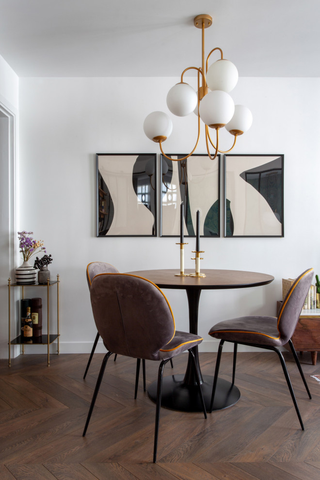 Inspiration for a mid-sized contemporary dining room in Paris with white walls, medium hardwood floors and brown floor.