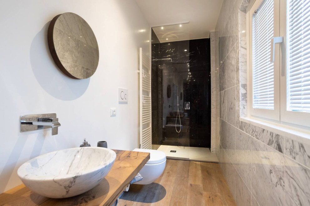 Bagno - Finiture marmo  e legno