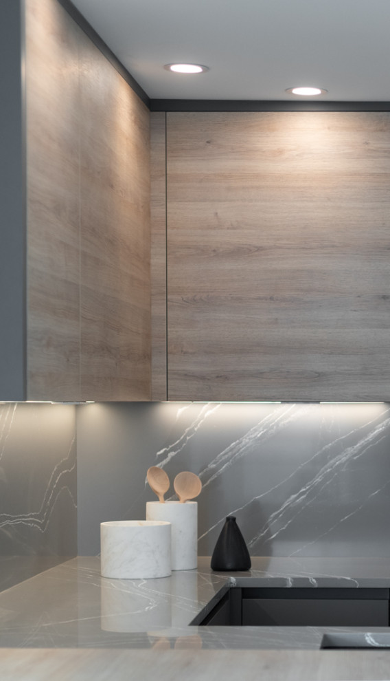 Inspiration for a modern kitchen remodel in Vancouver
