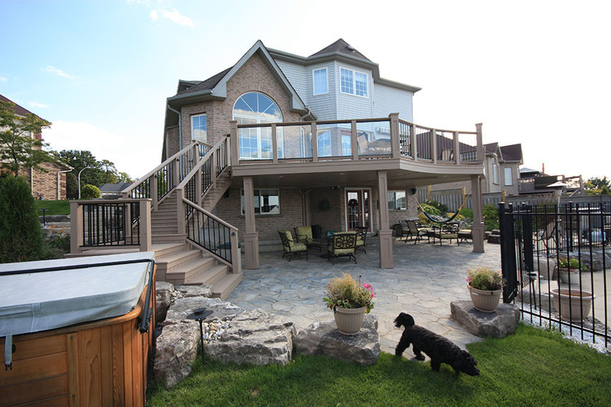 Inspiration for a contemporary deck remodel in Toronto