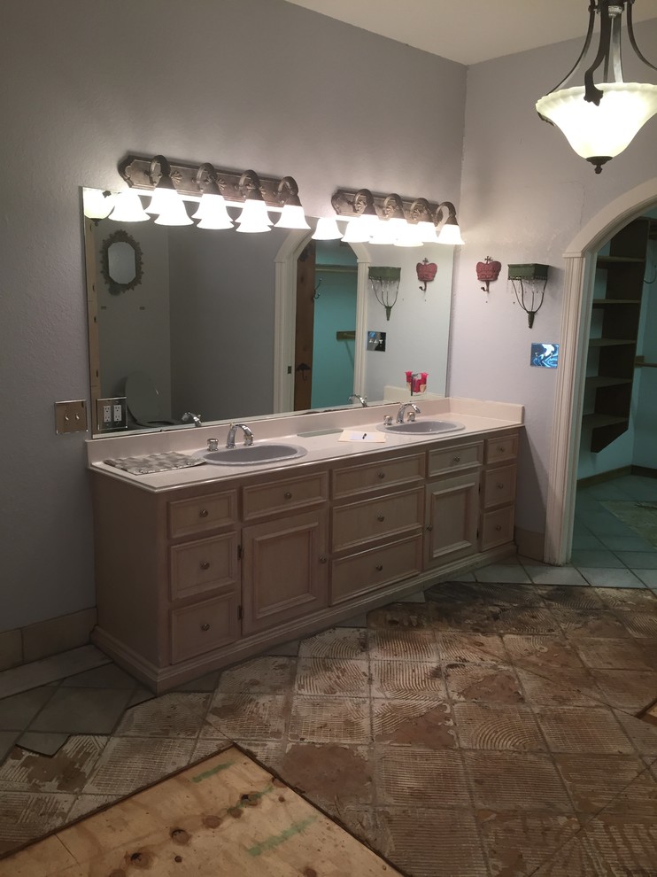 Ranch House - Master Bathroom Remodel - 2015