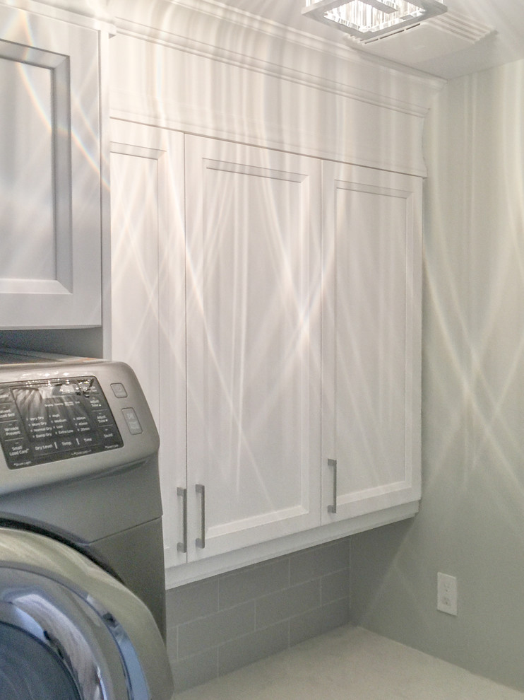 Laundry room - transitional laundry room idea in Toronto