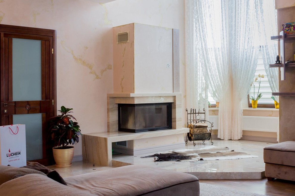 Современный камин с угловым стеклом