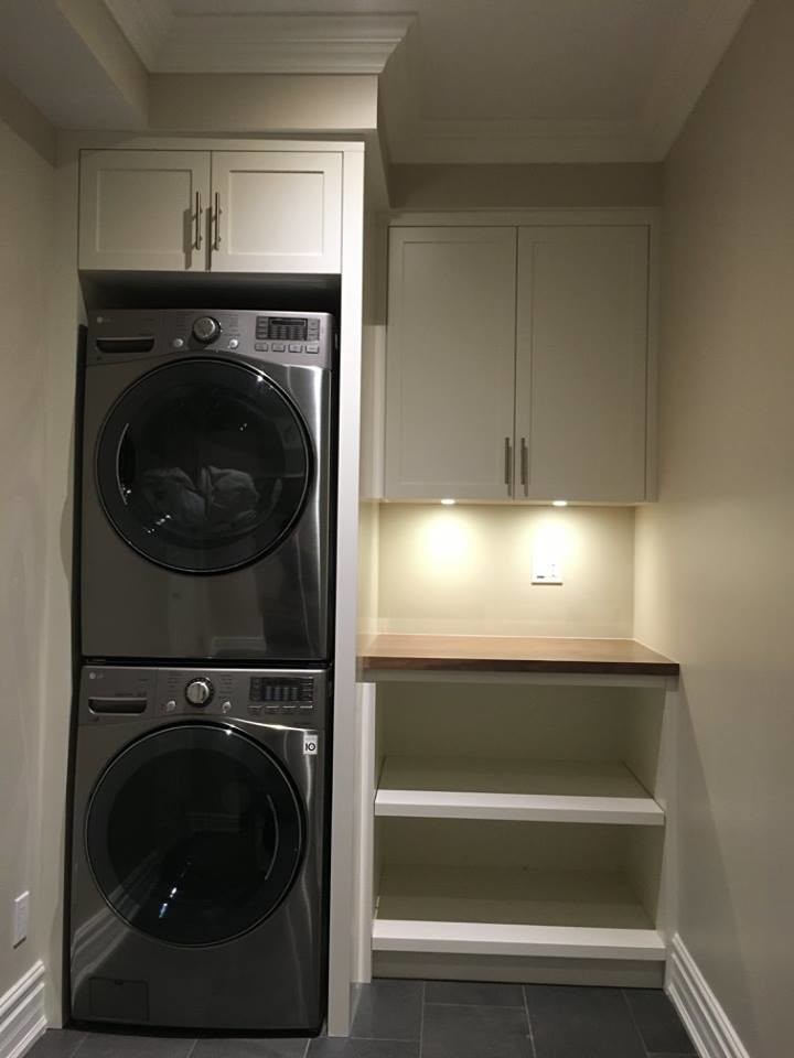 This is an example of a mid-sized transitional laundry room in Orange County.