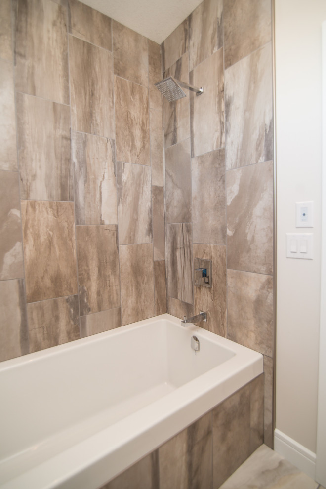 Home design - transitional home design idea