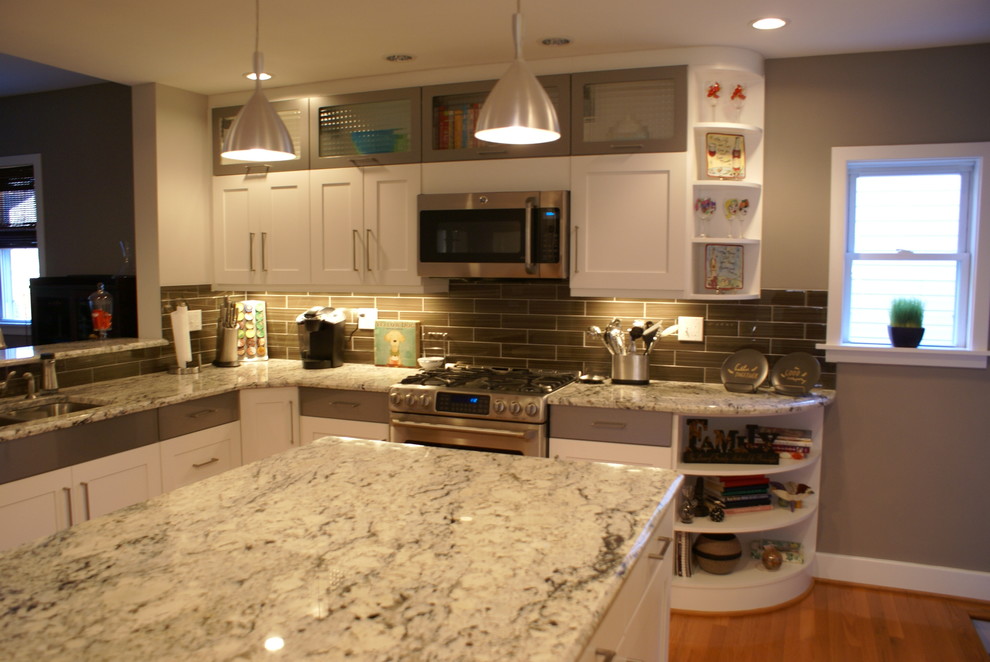 Inspiration for a transitional kitchen remodel in Chicago