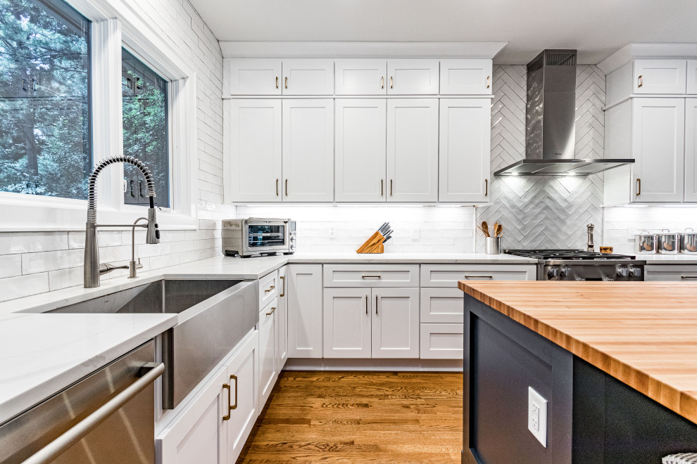 N. Raleigh Kitchen & Dining Area