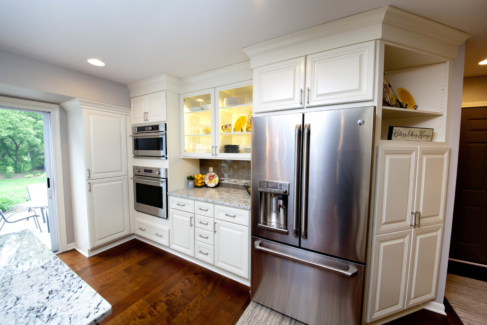 Kitchen - kitchen idea in Milwaukee