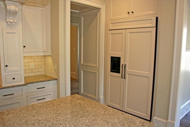Kitchen - traditional kitchen idea in Atlanta