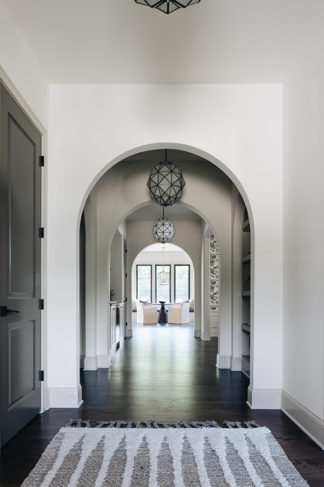 Example of a transitional home design design in Chicago
