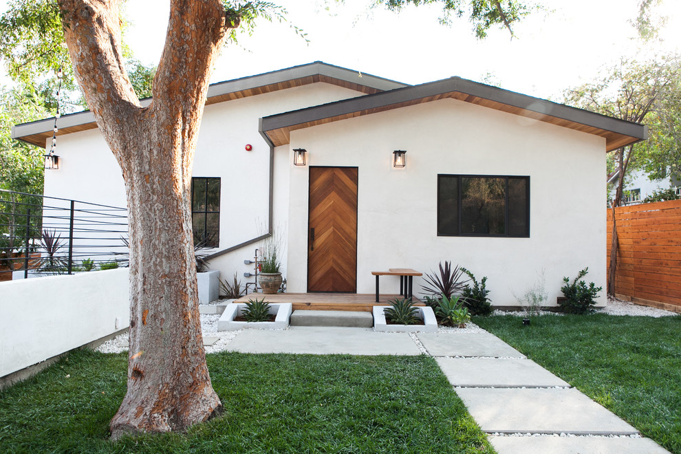 Photo of a scandinavian one-storey white house exterior in Los Angeles with a gable roof.