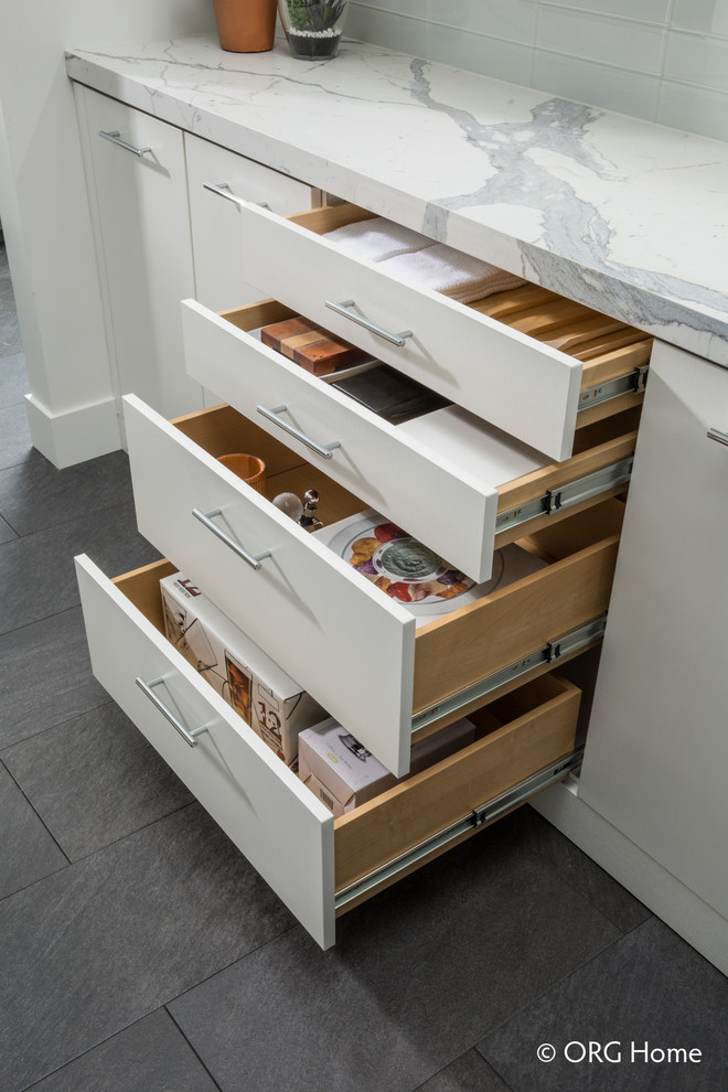 Kitchen - transitional kitchen idea