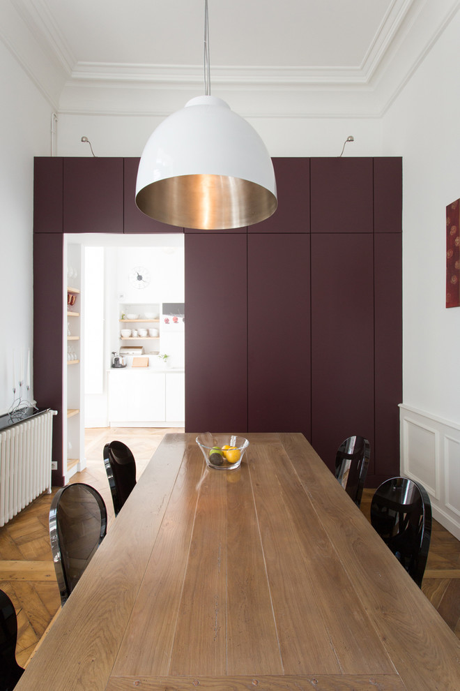 Inspiration for a contemporary dining room in Rennes.