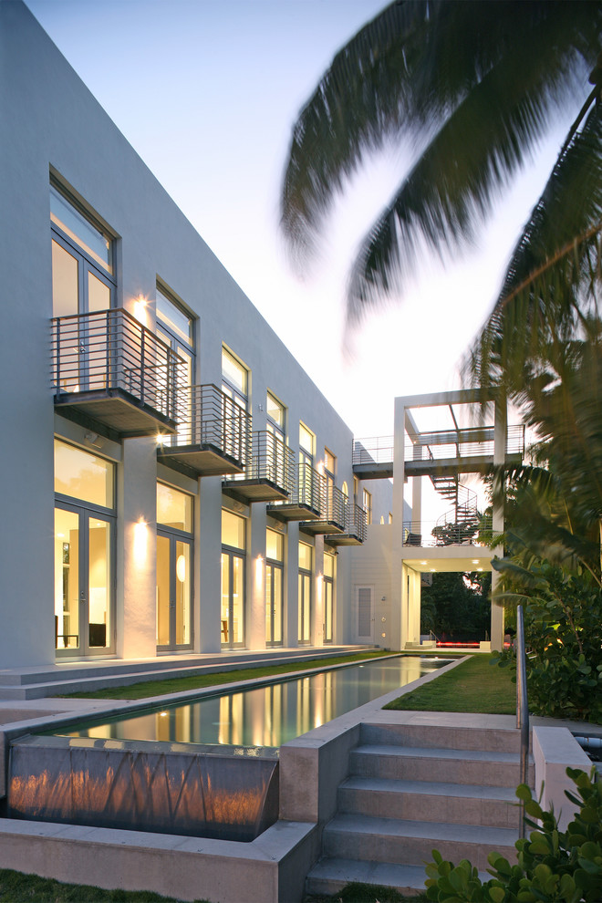 Pool - contemporary pool idea in Miami