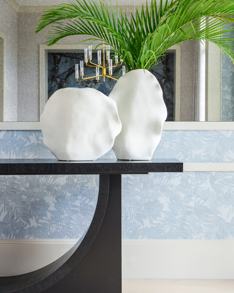 Transitional home design photo in Miami