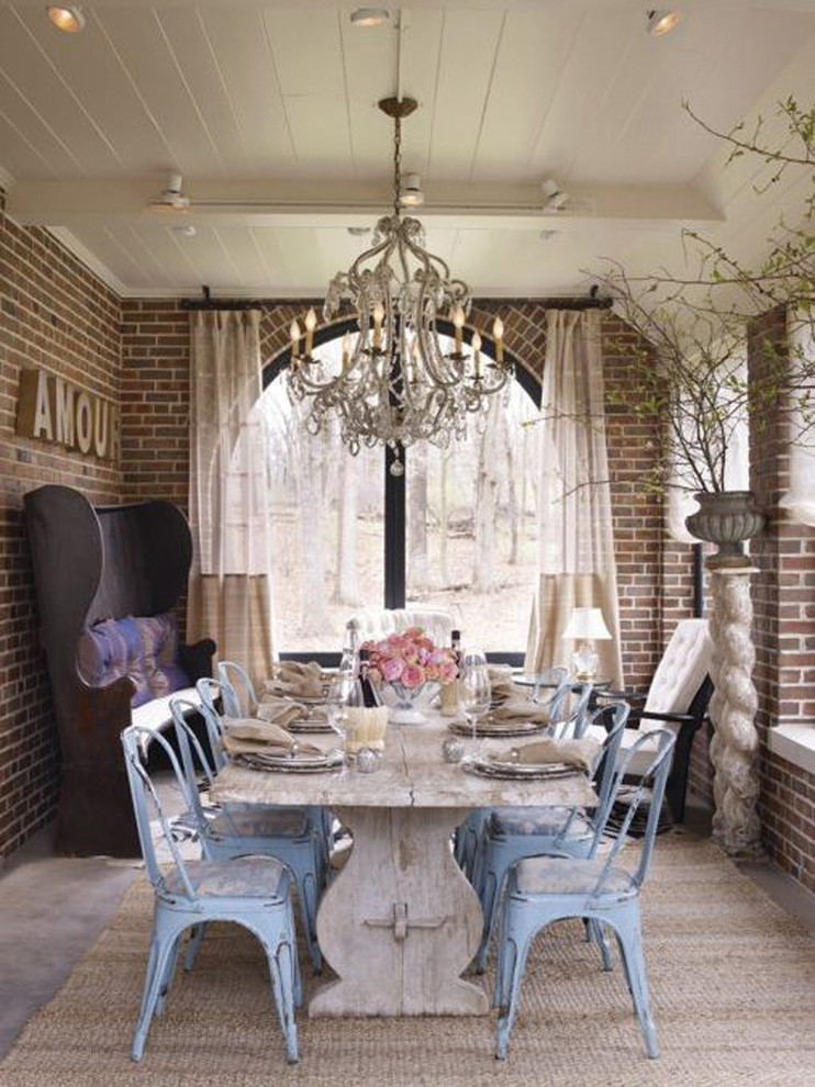 Inspiration for a mid-sized traditional dining room in Chicago.