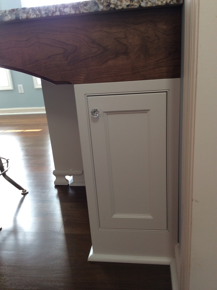 Transitional kitchen photo in Cleveland