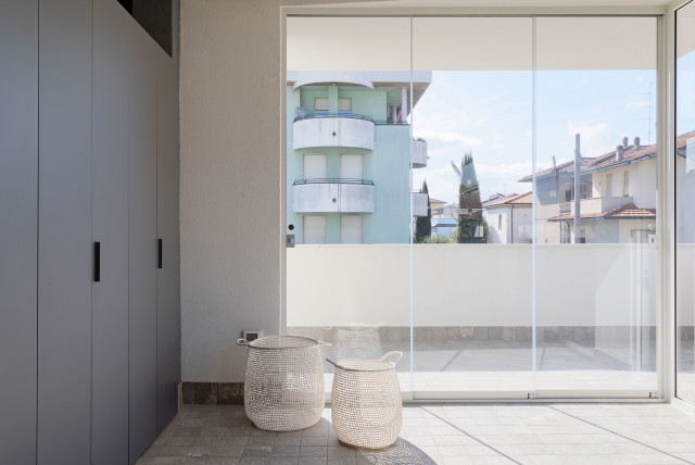 CASA PRIVATA FORL&Igrave; &ndash; WHITE AND NATURAL | 75 MQ contemporary-deck