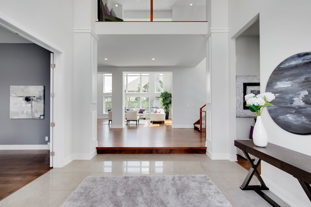 Transitional entryway photo in Calgary