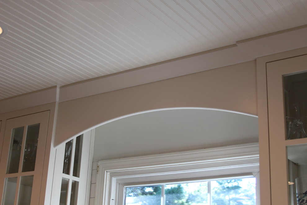 Example of a transitional home design design in Indianapolis
