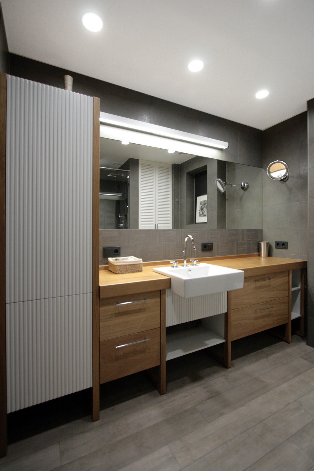 Камень и дерево