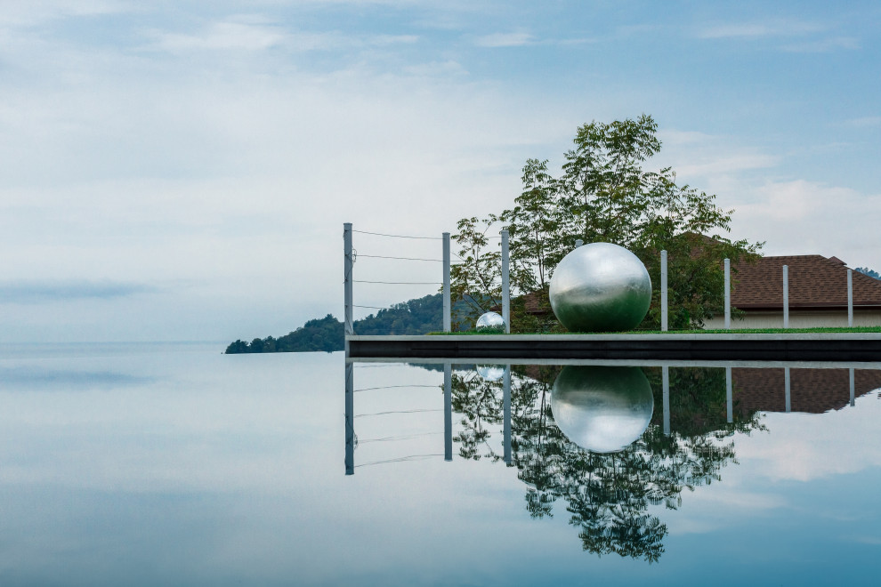 Бассейн переливного типа •Infinity• в Сочи.