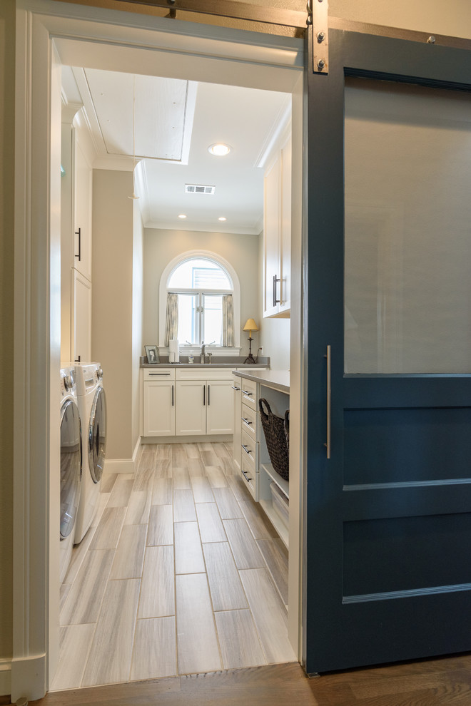 Inspiration for a traditional laundry room in Dallas.