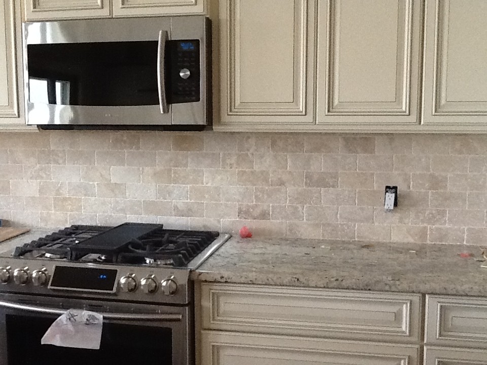 Kitchen - kitchen idea in Miami