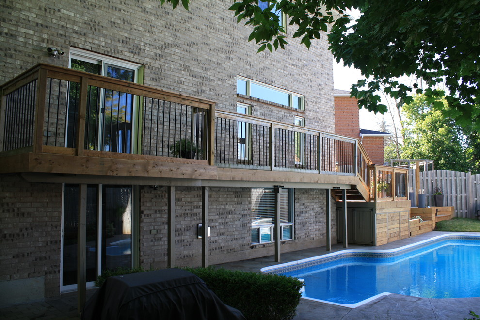 Small minimalist backyard deck photo in Toronto with no cover