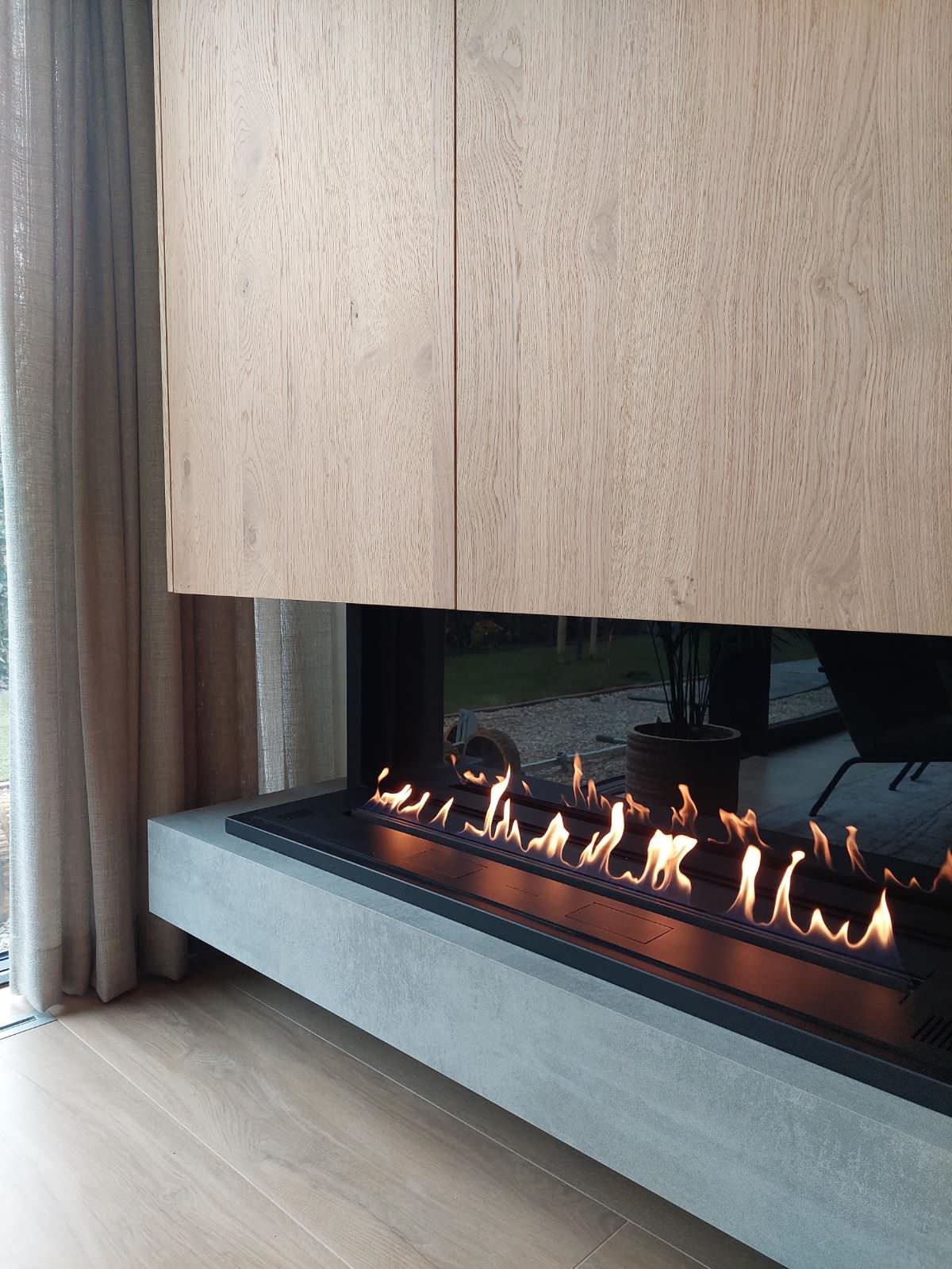 Биокамин встроенный в мебельный гарнитур под тв зоной