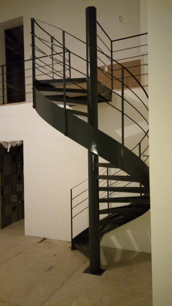 Идея дизайна: маленькая лестница в современном стиле для на участке и в саду