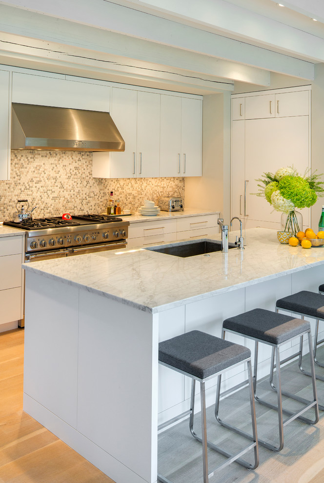 Inspiration for a contemporary kitchen remodel in Minneapolis