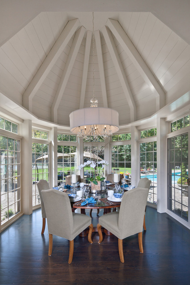 Expansive contemporary sunroom in Cleveland.