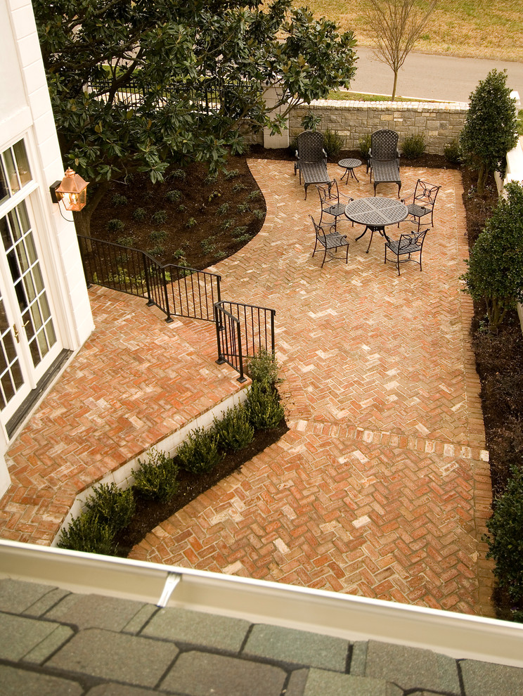 Design ideas for a traditional patio in Nashville.