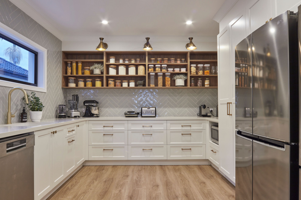Design ideas for a transitional kitchen in Gold Coast - Tweed.