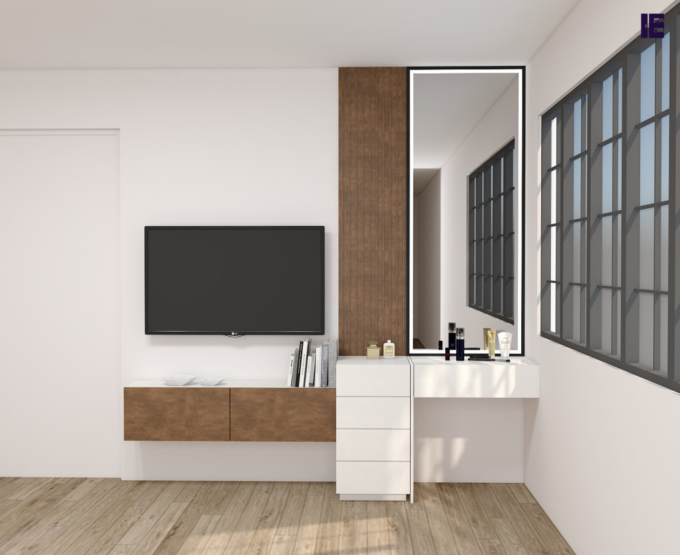 Cette image montre un petit dressing room minimaliste avec un placard à porte plane, des portes de placard blanches, un sol en contreplaqué et un plafond en bois.