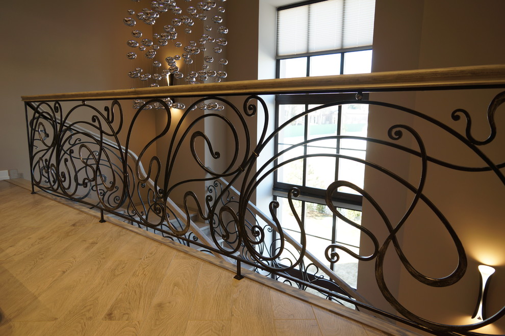 Кованное перильное ограждение в котеджном поселке Онегино