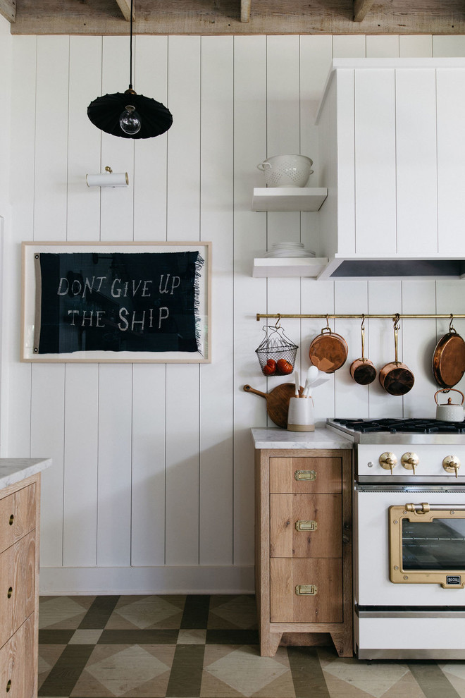 Kate Marker uses a Big Chill Slim and 30" Classic Range in Cottage Makeover - Chicago based designer Kate Marker mixed our Big Chill Slim fridge in custom color Beige Red (#3012) and a 30” Classic Range in White with brass trim at the Leo Cottage in Union Pier, Michigan.   

Design Credit: @katemarkerinteriors @leocottage 
Photographer: @margaretrajic