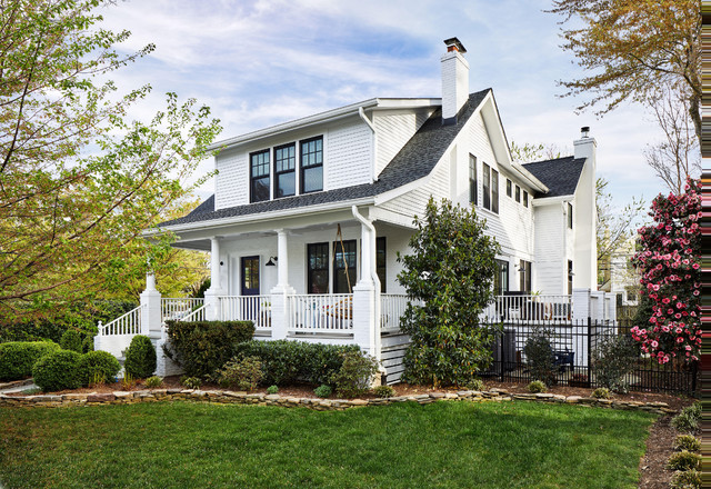 Houzz Tour: Urban Farmhouse With Many Rooms for Gathering